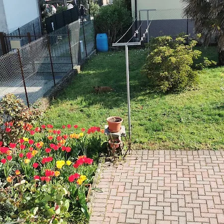 Σπίτι διακοπών Grandma's Garden House Angera