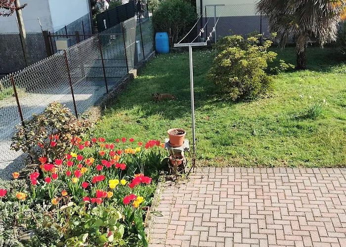 Σπίτι διακοπών Grandma's Garden House Angera